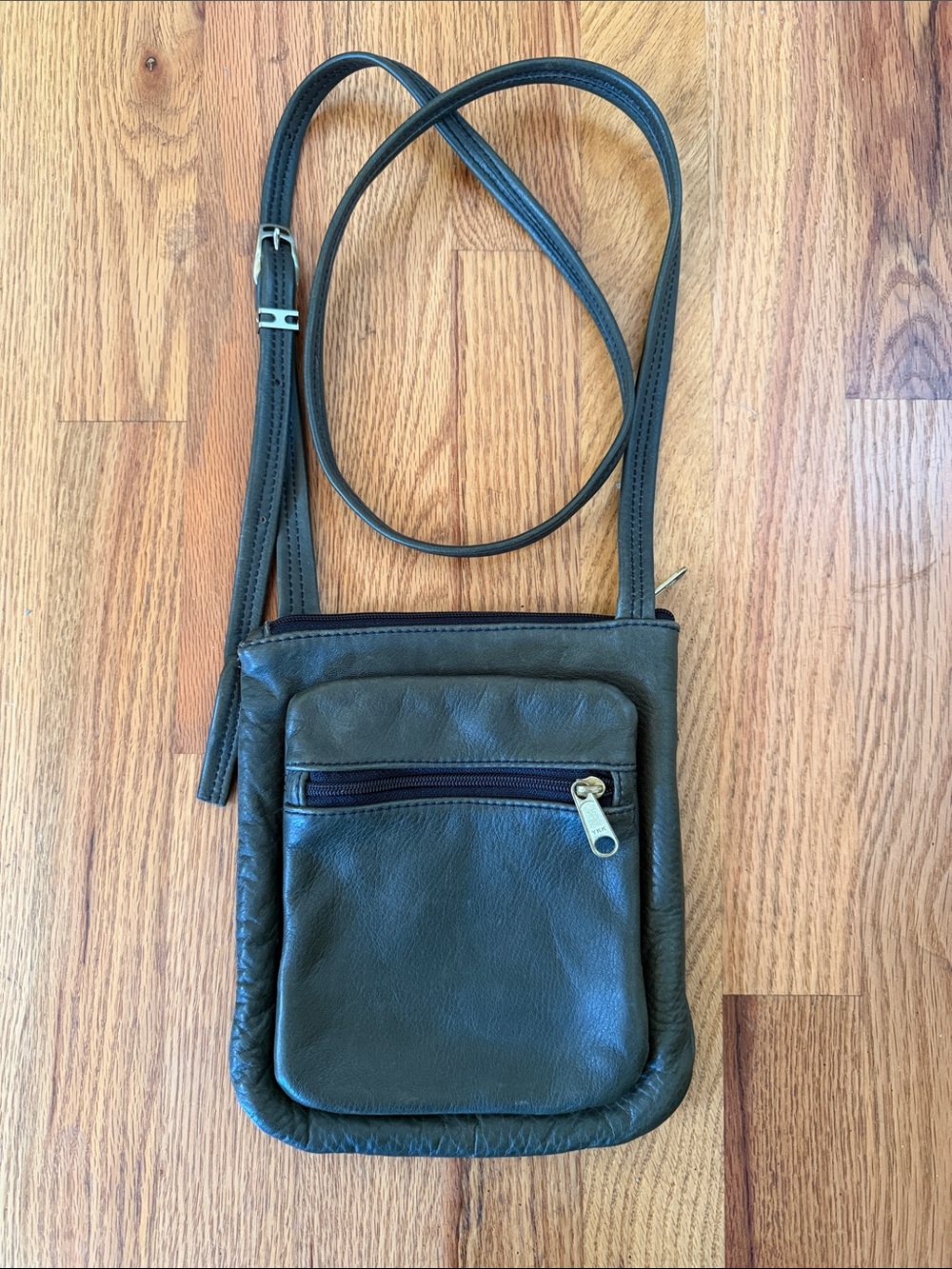 Wasted Belt Seattle Slim Crossbody Leather Bag in Army Green